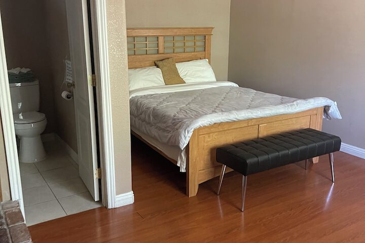 Room 13 of 77