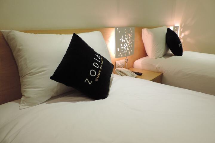 Room 4 of 28