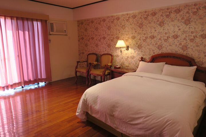 Room 8 of 30