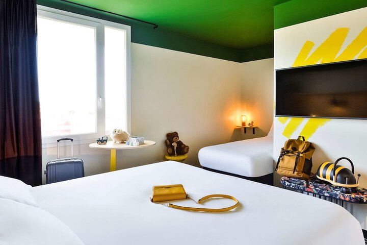 Room 12 of 38