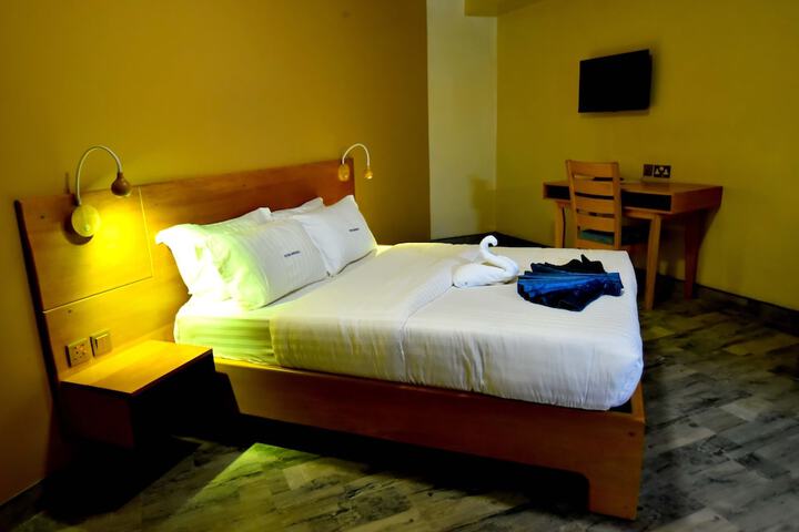 Room 8 of 33