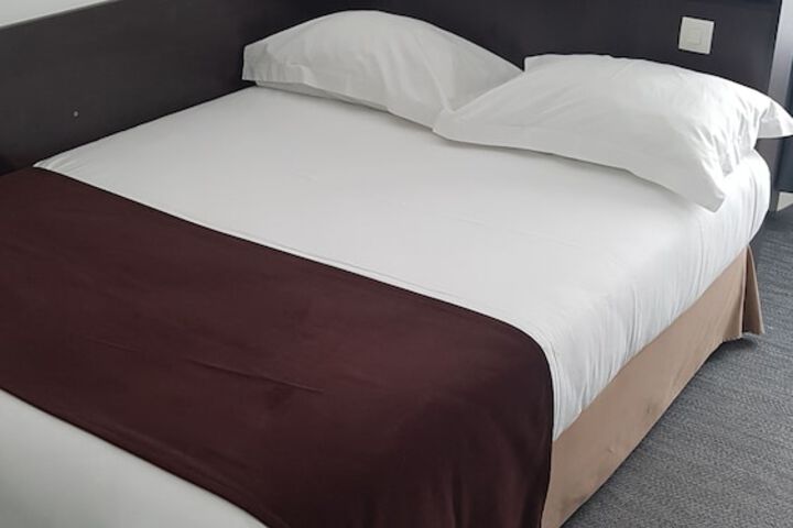 Room 9 of 37