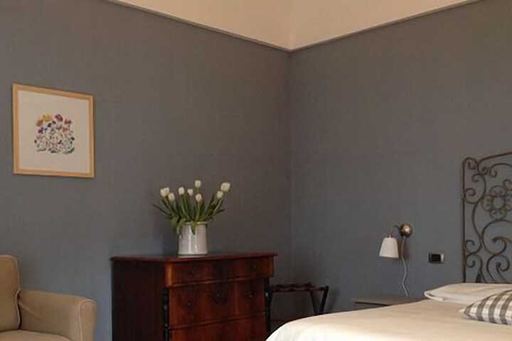 Room 9 of 32