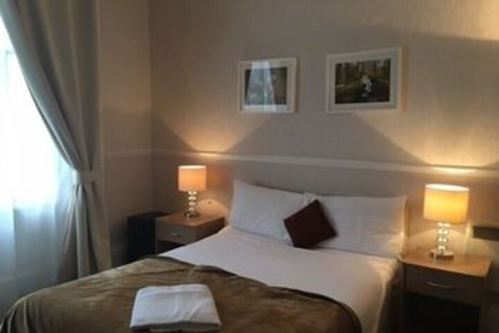 Room 9 of 18