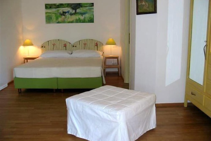 Room 7 of 24