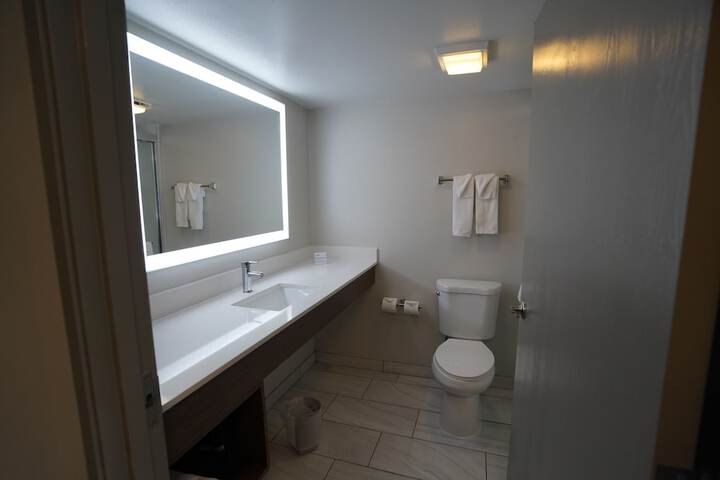 Room 6 of 37
