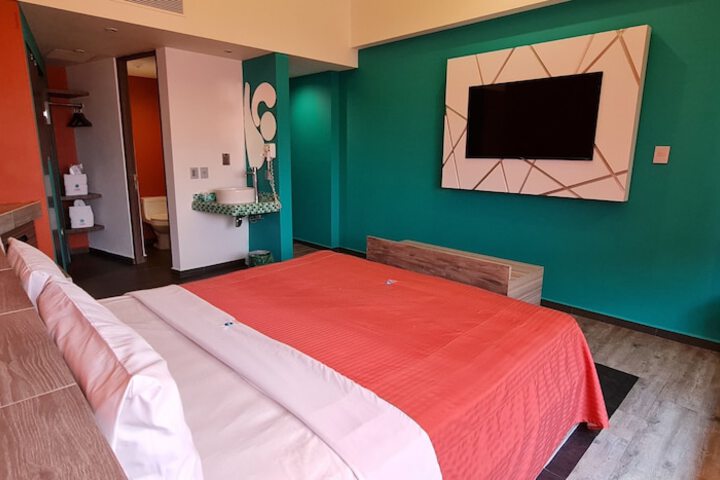 Room 4 of 18
