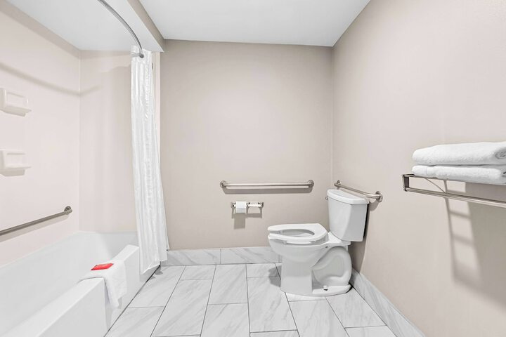 2 Double Beds Pet Friendly Room, Microwave and Refrigerator WiFi Full Breakfast (5 of 11)