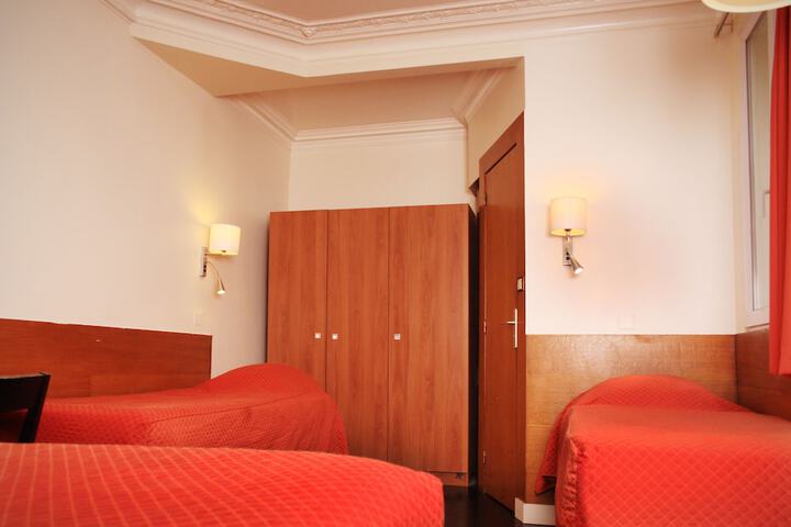 Room 12 of 48