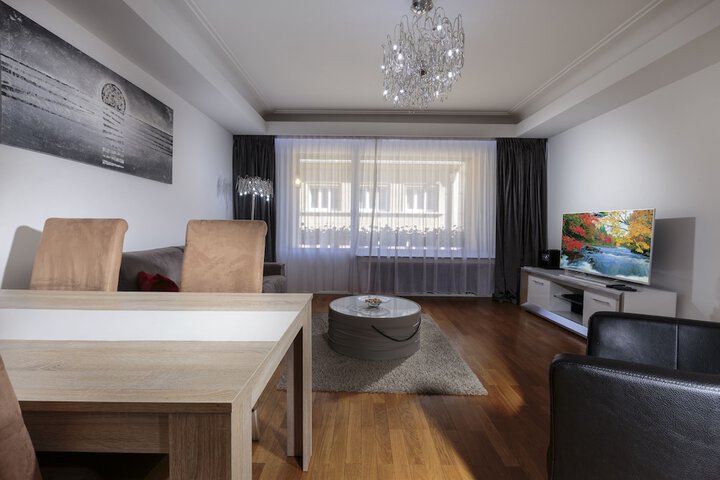 Room 375 of 645
