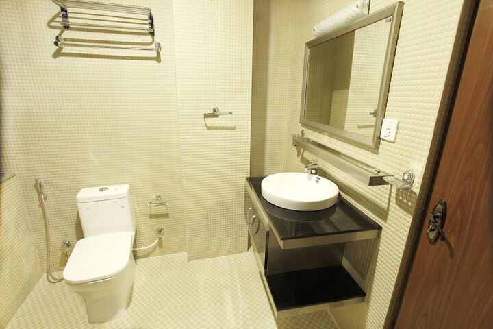 Room 13 of 25