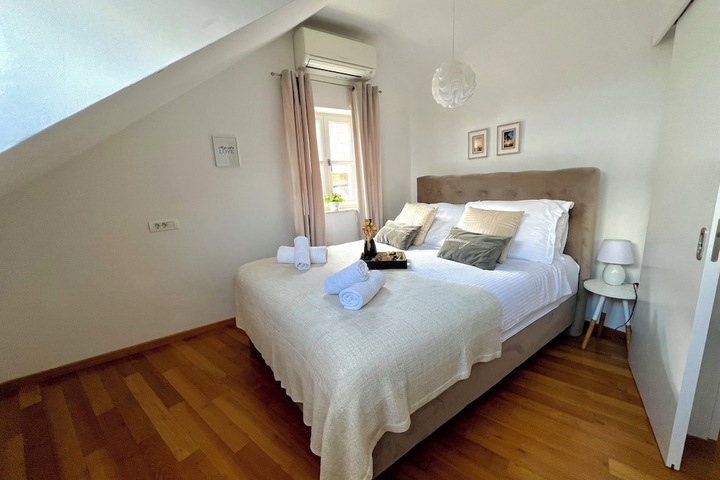 Room 15 of 84