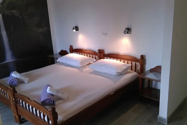 Room 2 of 8