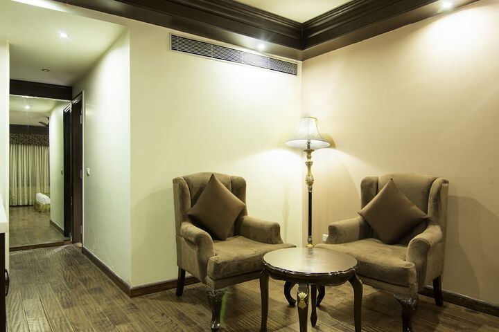 Room 13 of 31