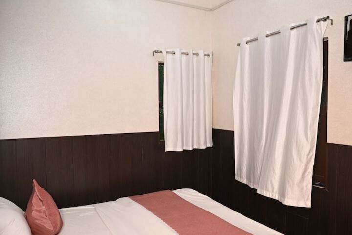 Room 5 of 20