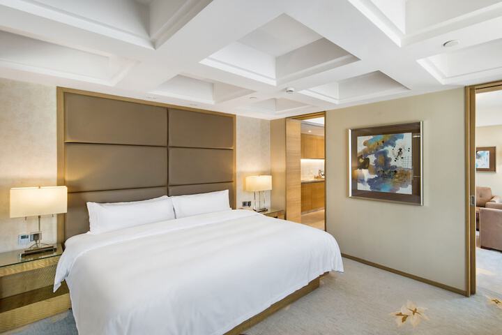 Room 9 of 38