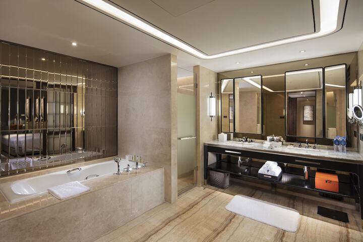 Room 42 of 70