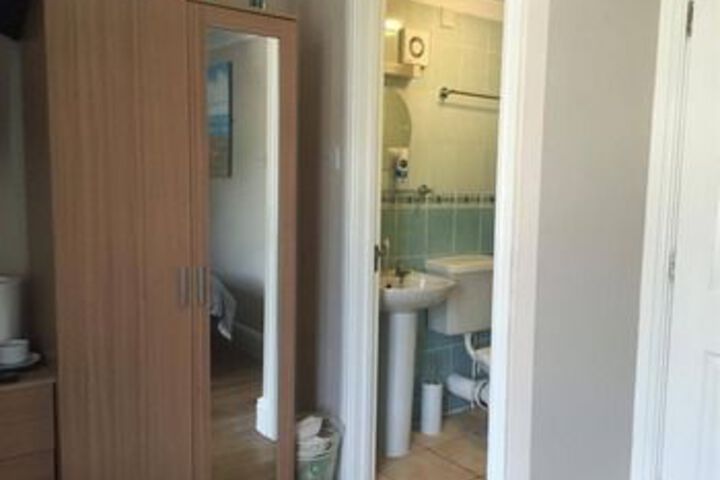 Room 3 of 20