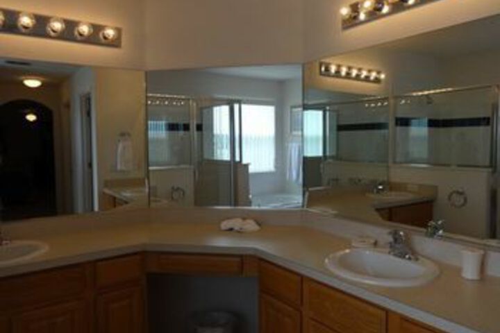 Room 6 of 24