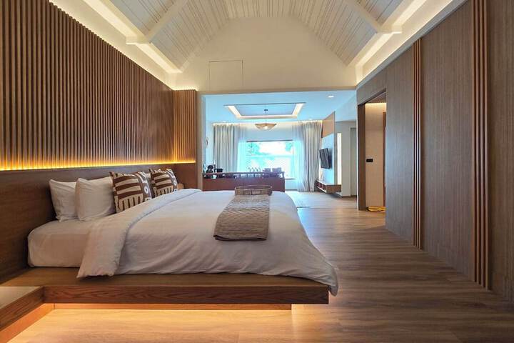 Room 15 of 142