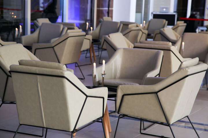 Lounge 48 of 59