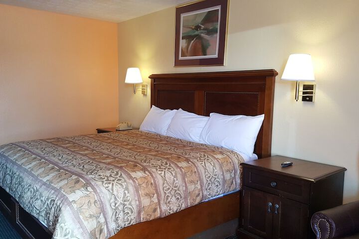 Standard | King Bed (10 of 12)
