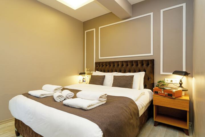 Room 6 of 35