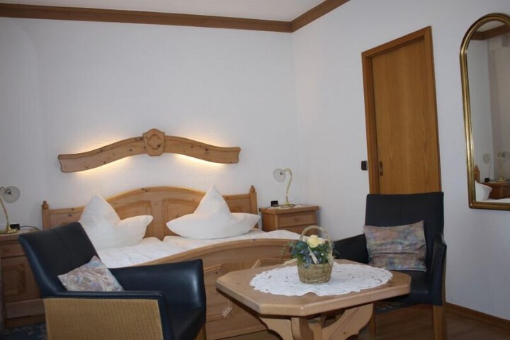Room 6 of 67