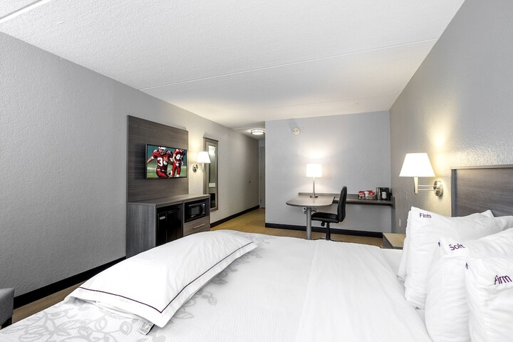 Superior King Bed (5 of 29)