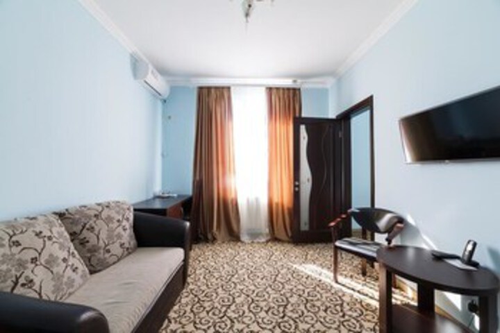Room 28 of 48