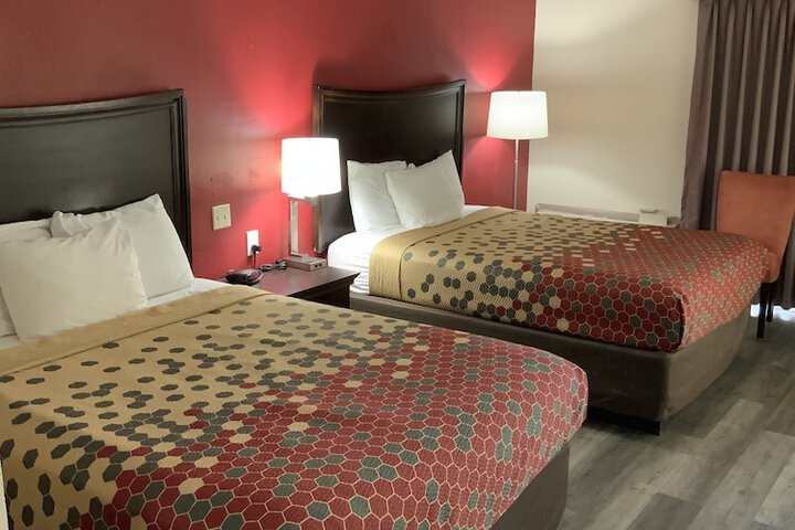 2 Queen Beds (12 of 16)