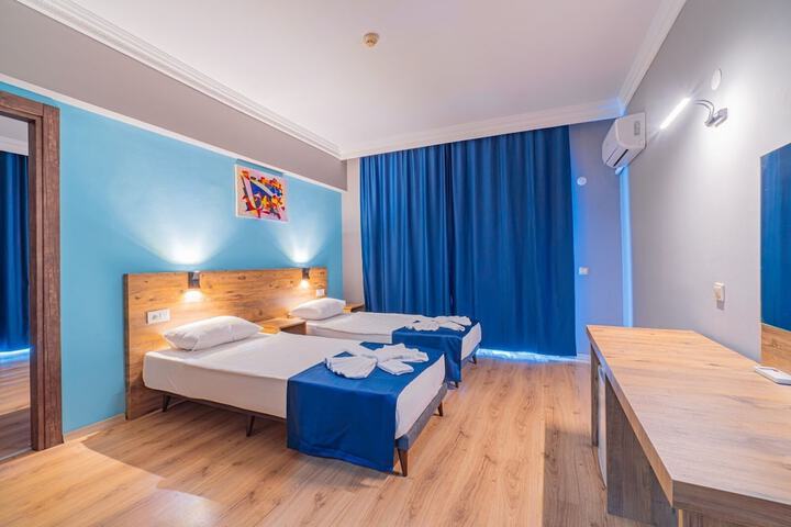 Room 12 of 74