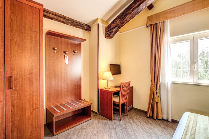 Room 48 of 119