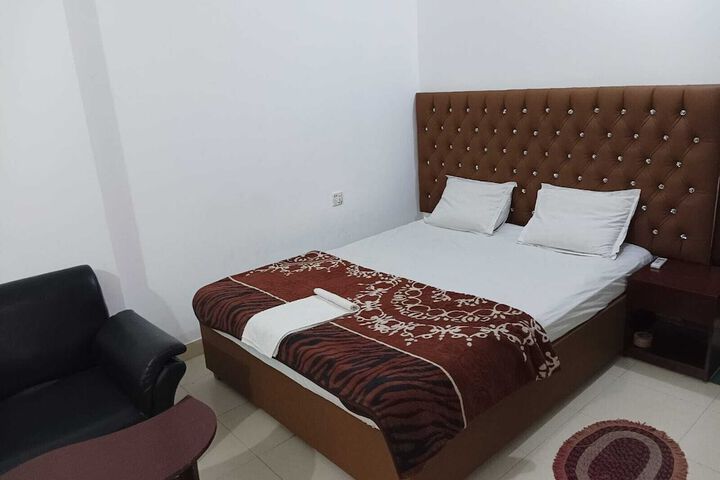Room 11 of 23