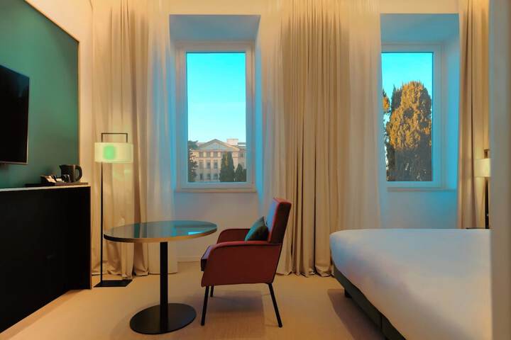 Room 25 of 105