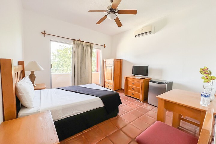 Room 8 of 12