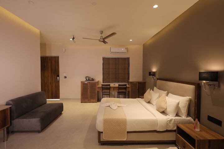 Room 10 of 33