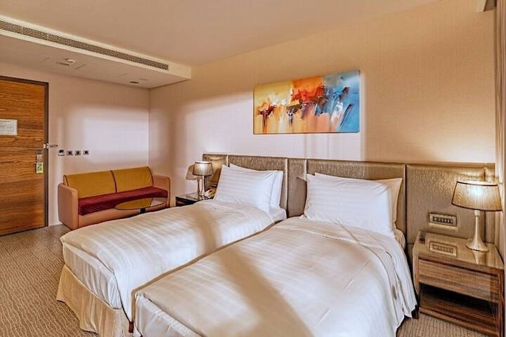 Room 22 of 100