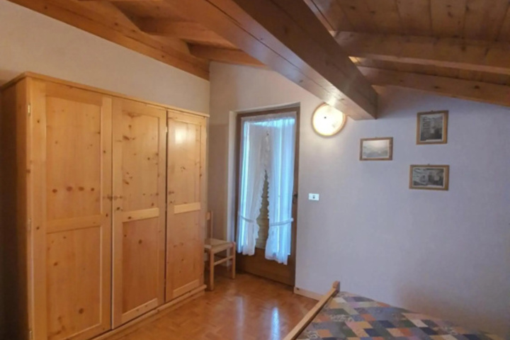 Room 9 of 15