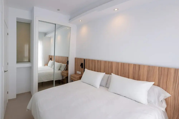 Room 3 of 16