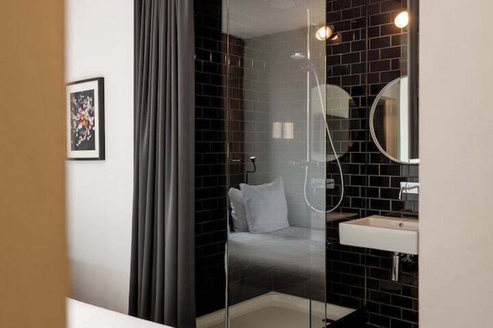 Room 44 of 119