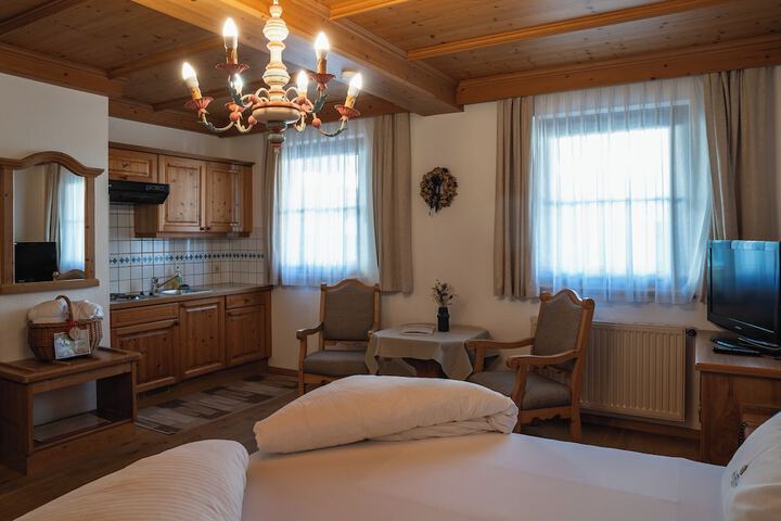 Room 16 of 77