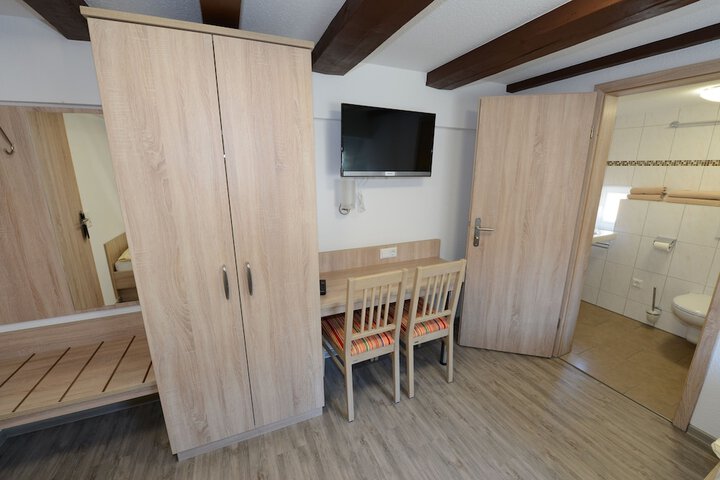 Room 34 of 62