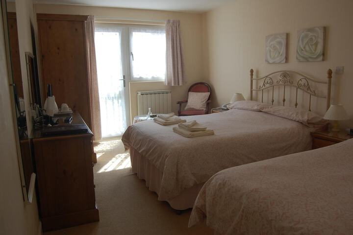 Room 6 of 38