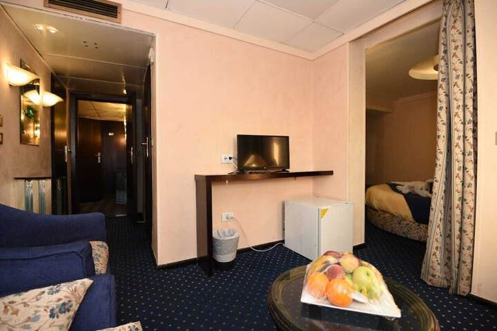 Room 13 of 27