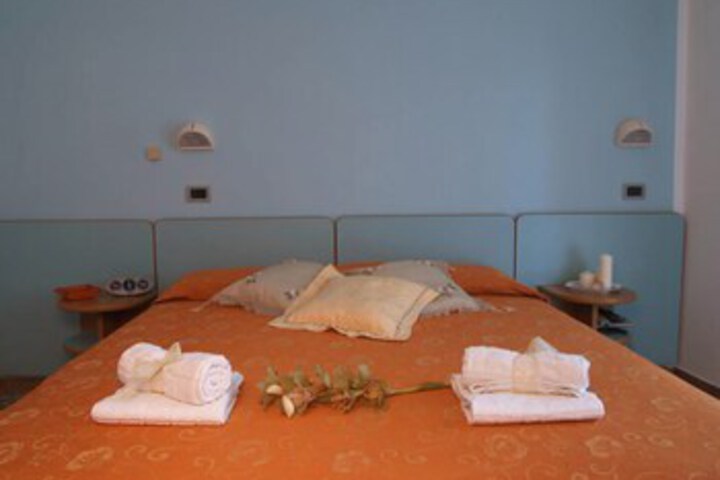 Room 25 of 29