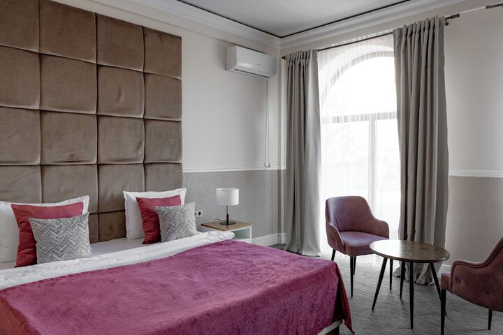 Room 10 of 26