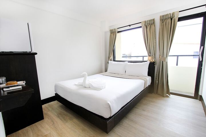 Room 8 of 48