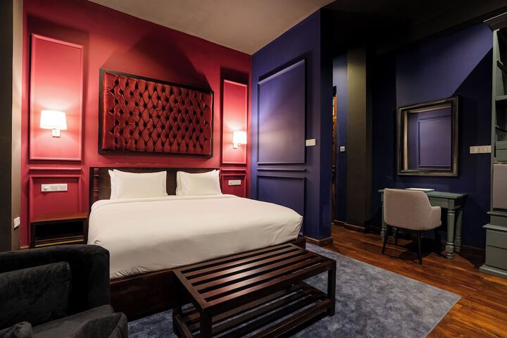 Room 16 of 36