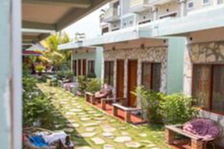 Hotel Exterior 11 of 66